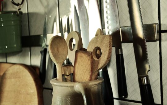 Best Non-Toxic Kitchen Utensils for a Healthy Home