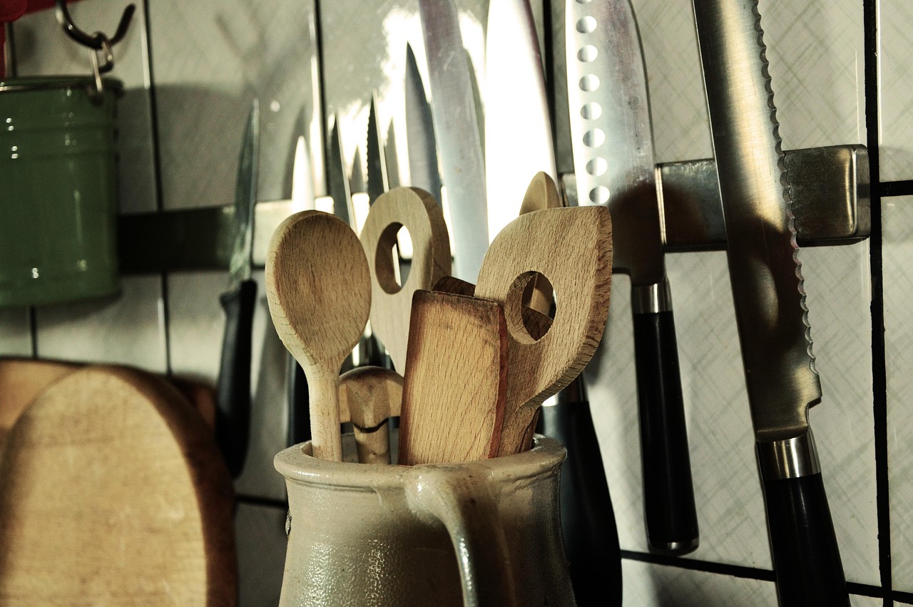 Best Non-Toxic Kitchen Utensils for a Healthy Home